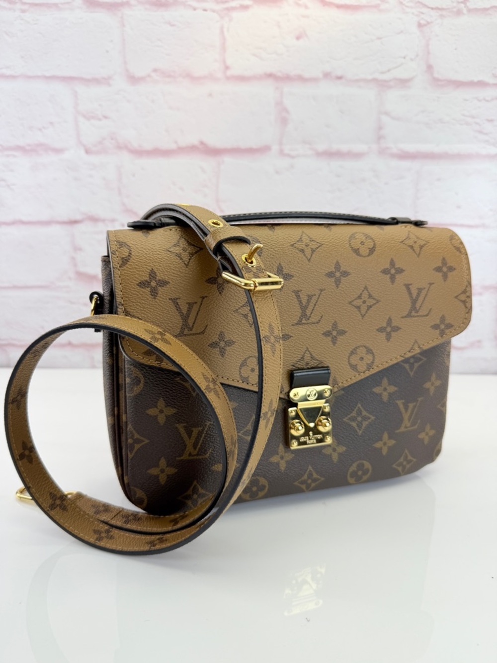 Louis Vuitton Reverse Metis Monogram Pochette Bag - Picture 3 of 16